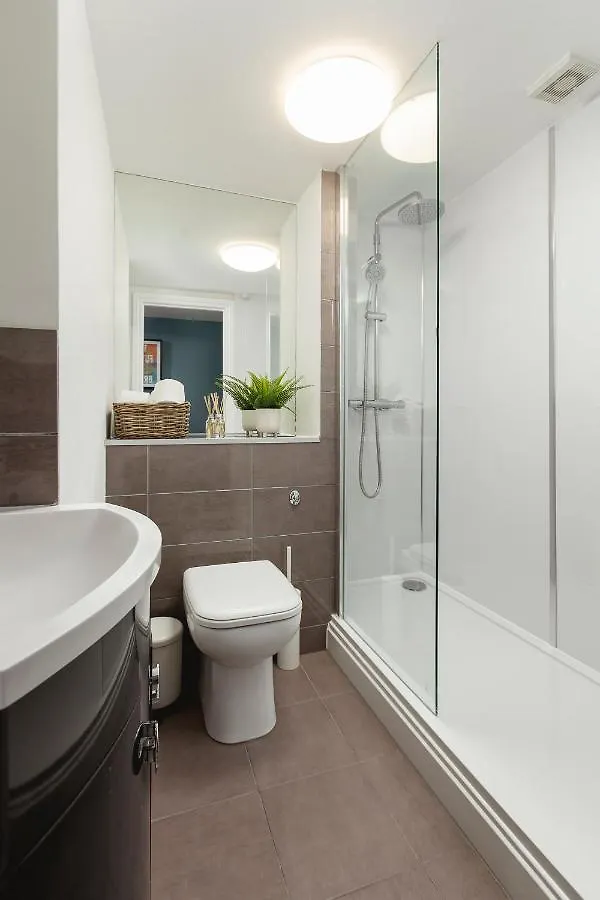 Lovely 2Br Ap Just Moments Away From Brighton Beach Apartment