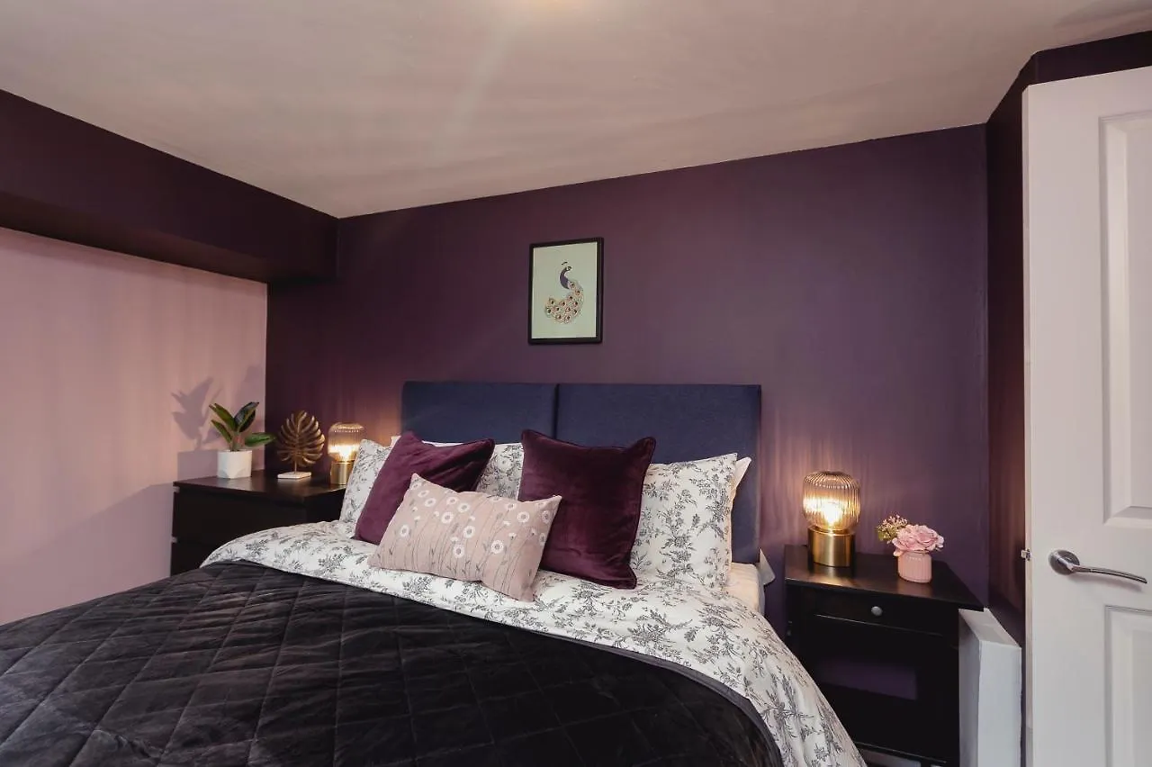 Lovely 2Br Ap Just Moments Away From Brighton Beach 0*,  United Kingdom