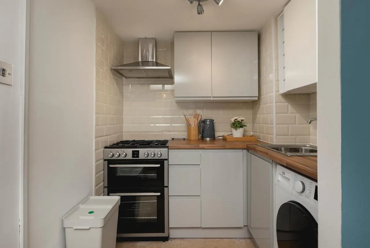 Lovely 2Br Ap Just Moments Away From Brighton Beach